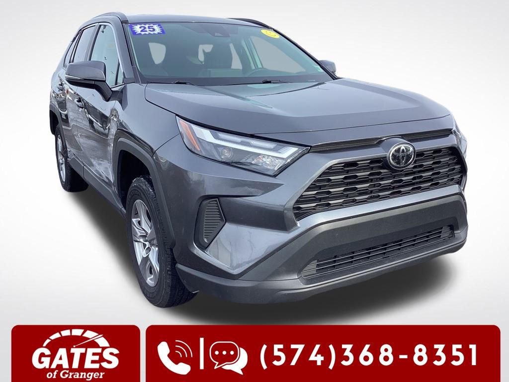 2025 Toyota RAV4 XLE's photo