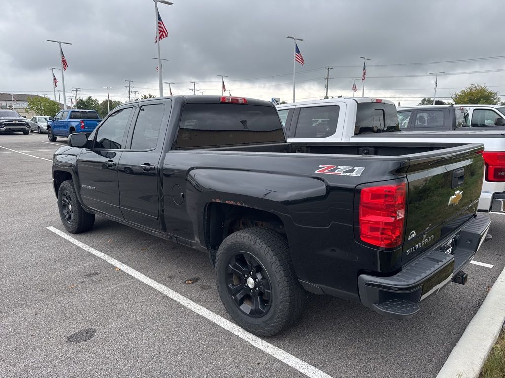 2016 Chevrolet Silverado 1500 LT photo 3