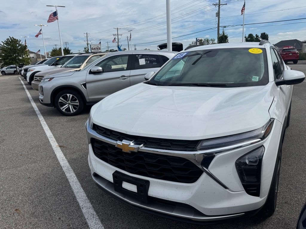 Used 2025 Chevrolet Trax LT SUV