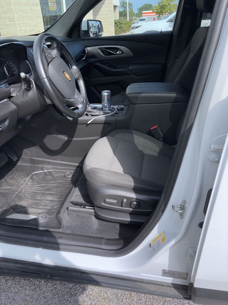 2023 Chevrolet Traverse Cloth 1LT photo 3