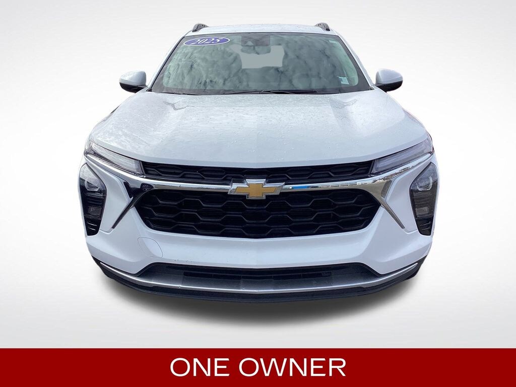 Used 2025 Chevrolet Trax LT SUV