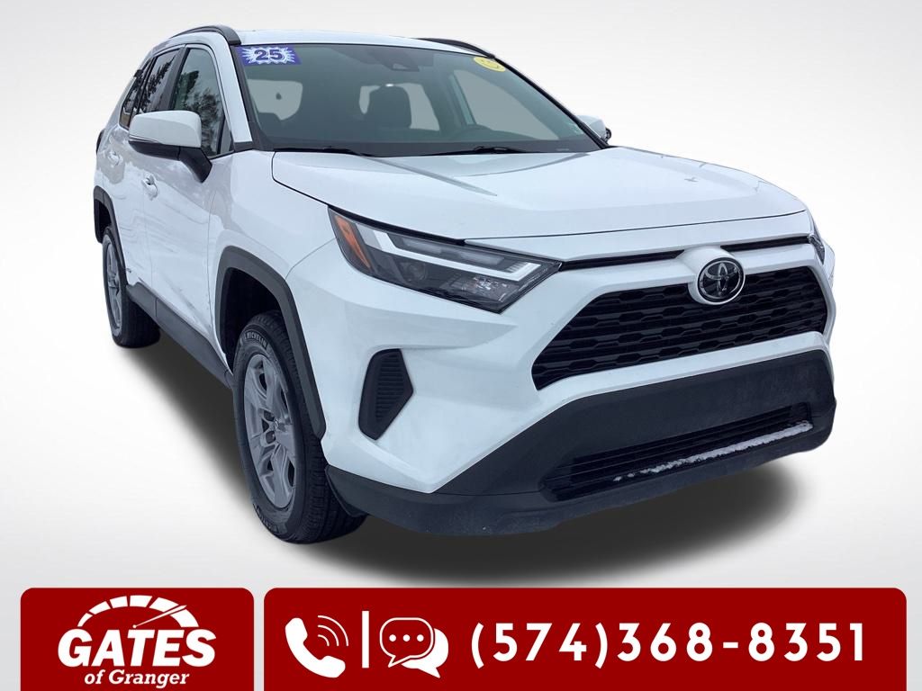 2025 Toyota RAV4 XLE's photo