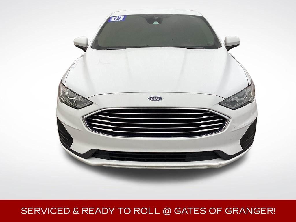 2019 Ford Fusion Hybrid SE photo 2