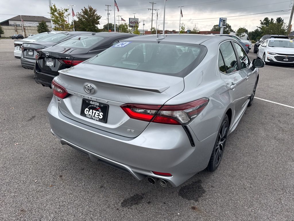 2024 Toyota Camry SE photo 3