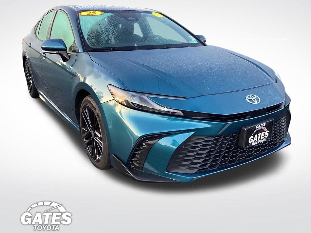 Used 2025 Toyota Camry SE Sedan