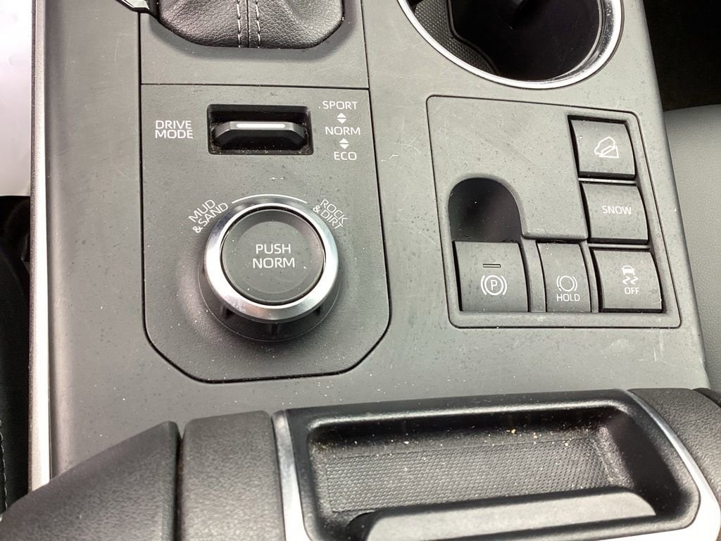2025 Toyota Highlander XSE - Photo 35