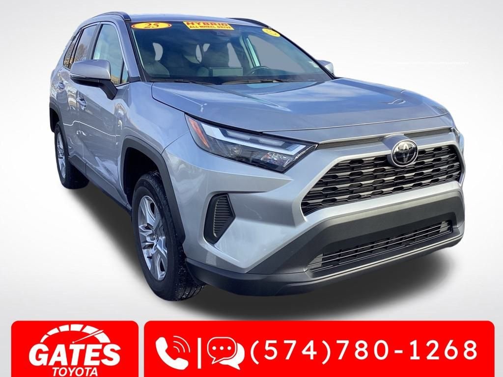 2025 Toyota RAV4 XLE's photo