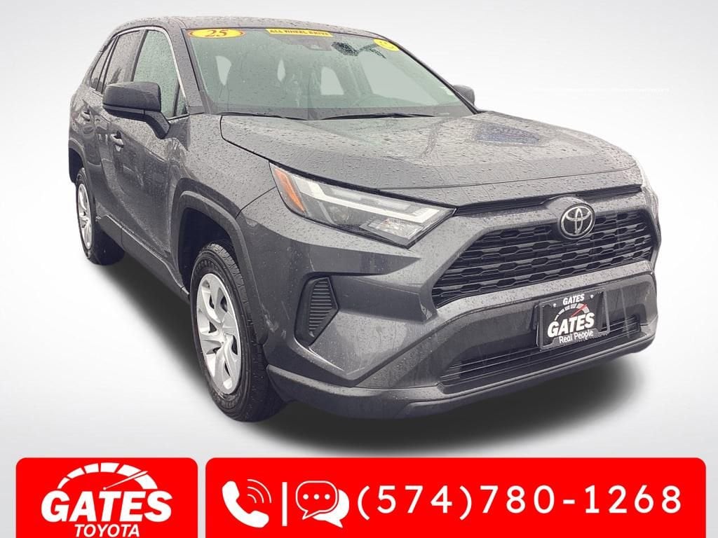 2025 Toyota RAV4 LE's photo
