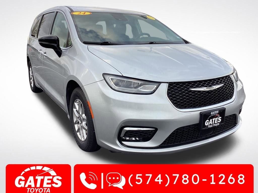 2024 Chrysler Pacifica Touring L's photo