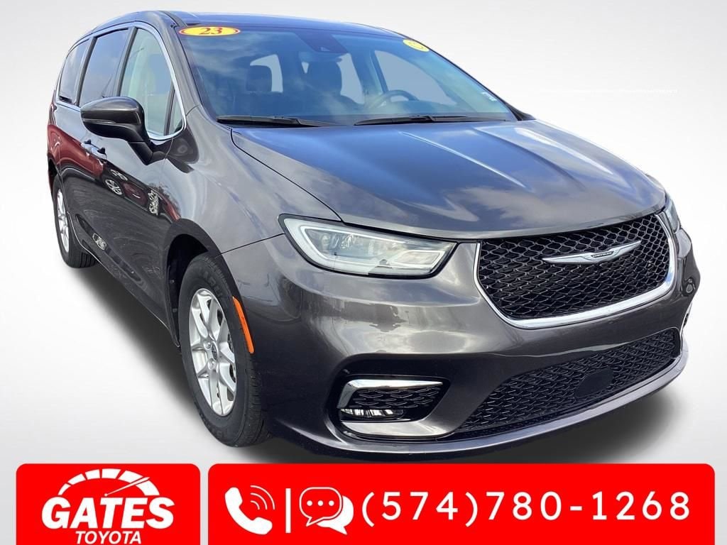 2023 Chrysler Pacifica Touring L's photo