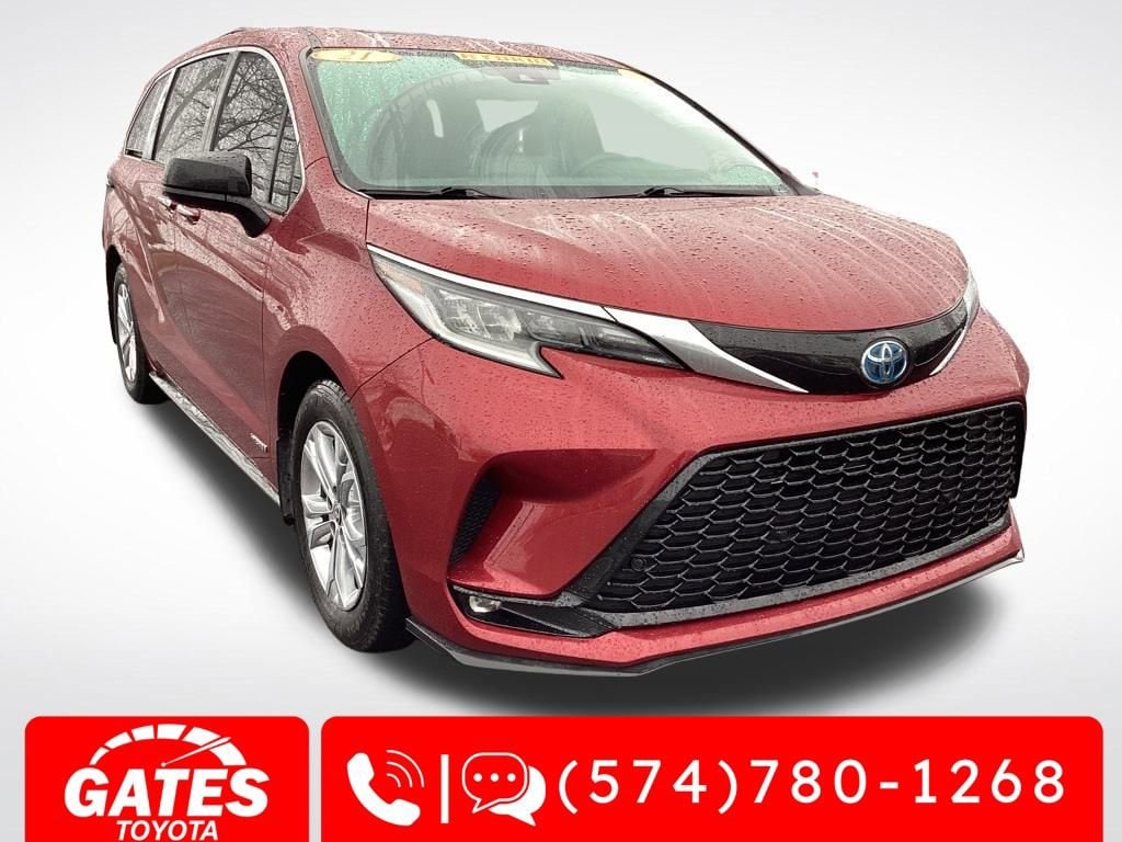 2021 Toyota Sienna XSE's photo