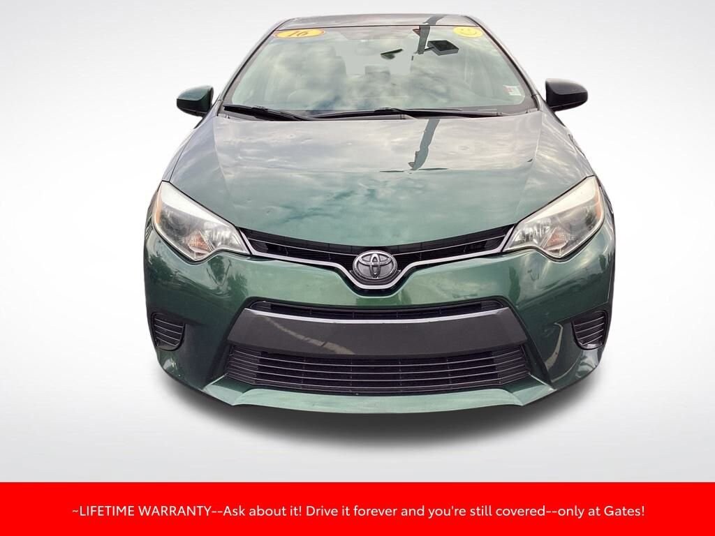 2016 Toyota Corolla LE photo 2