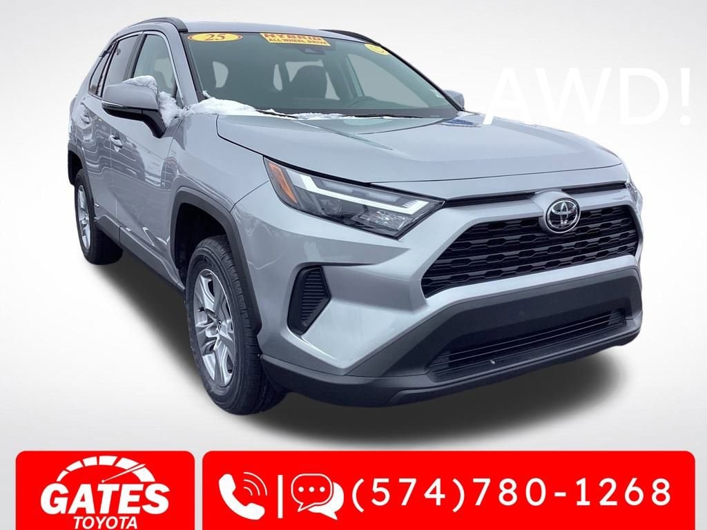2025 Toyota RAV4 XLE's photo