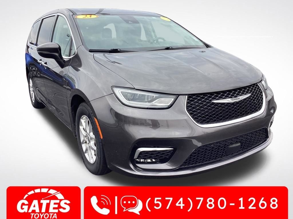 2023 Chrysler Pacifica Touring L's photo