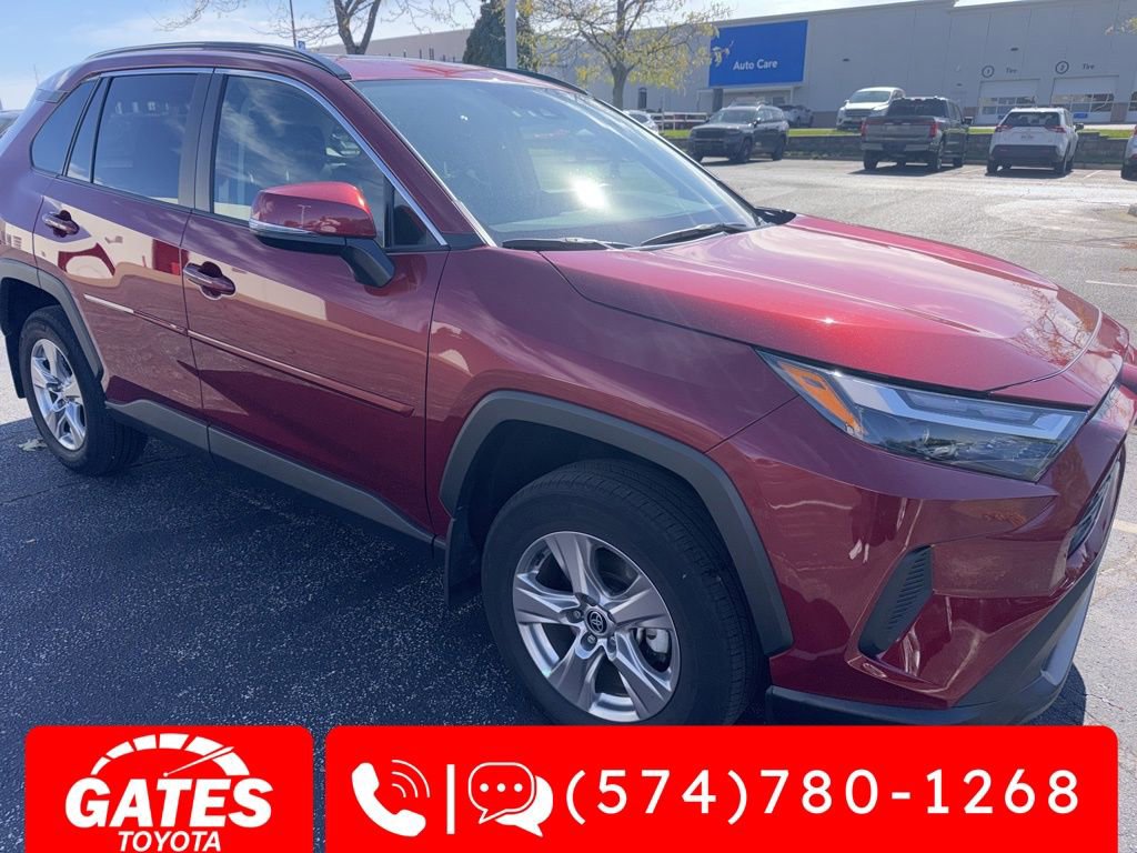 2022 Toyota RAV4 XLE photo 2