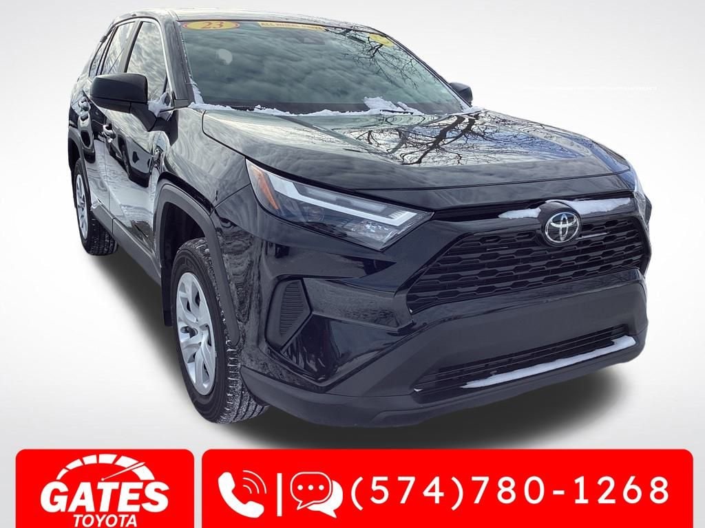 2023 Toyota RAV4 LE's photo