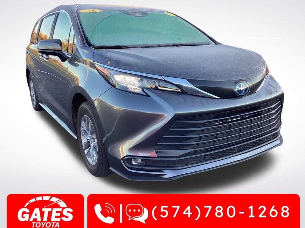 2025 Toyota Sienna XLE's photo