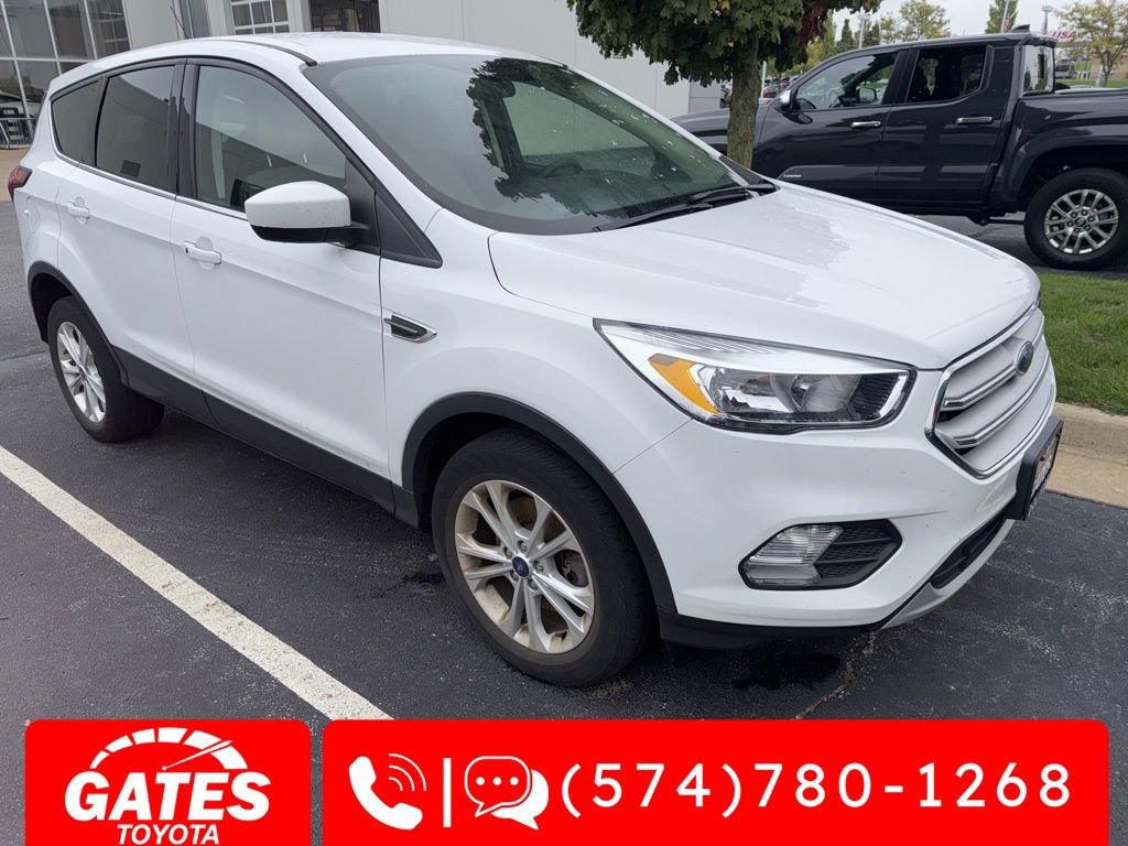 2019 Ford Escape SE Sport photo 3