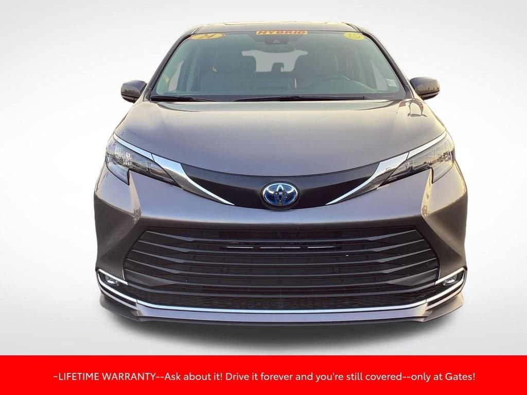 Used 2024 Toyota Sienna XLE with VIN 5TDYRKEC8RS192365 for sale in South Bend, IN