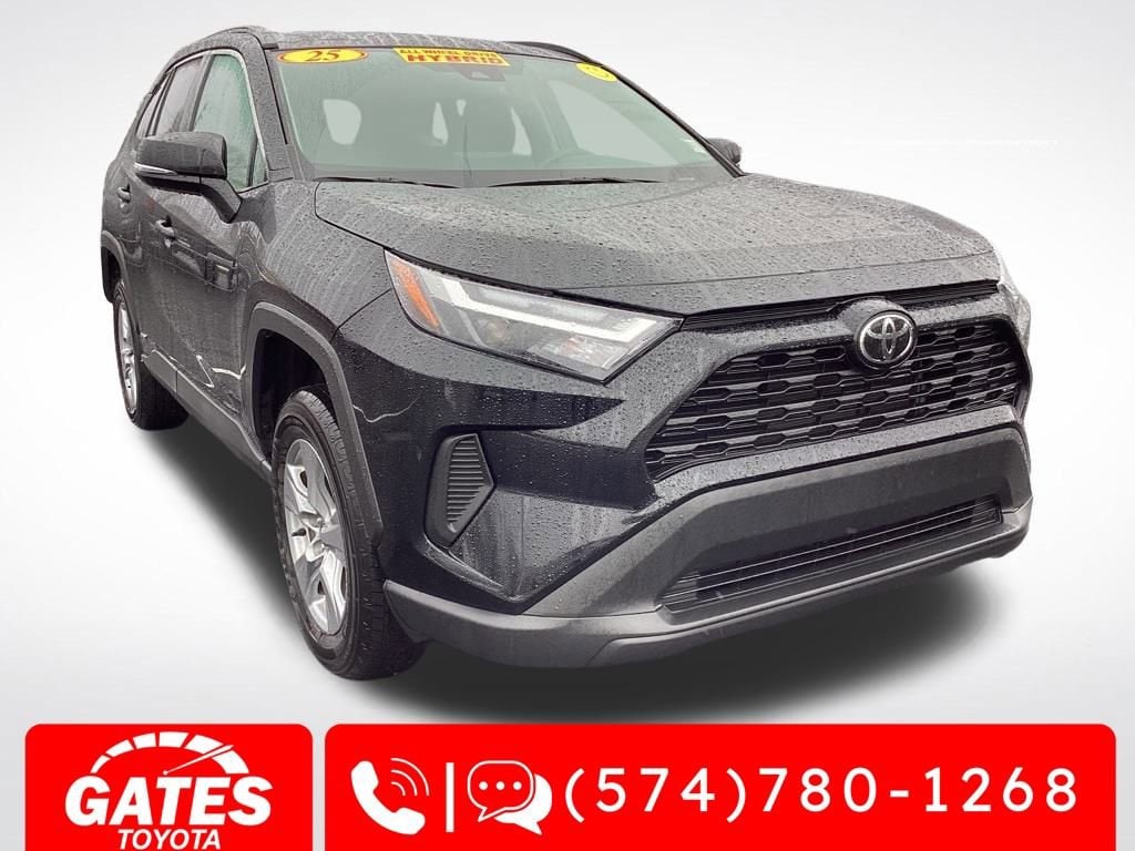 2025 Toyota RAV4 XLE's photo