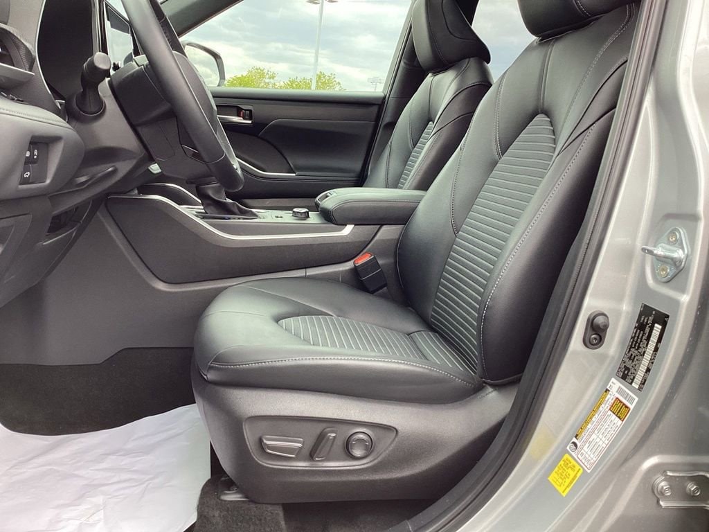 2025 Toyota Highlander XSE - Photo 17