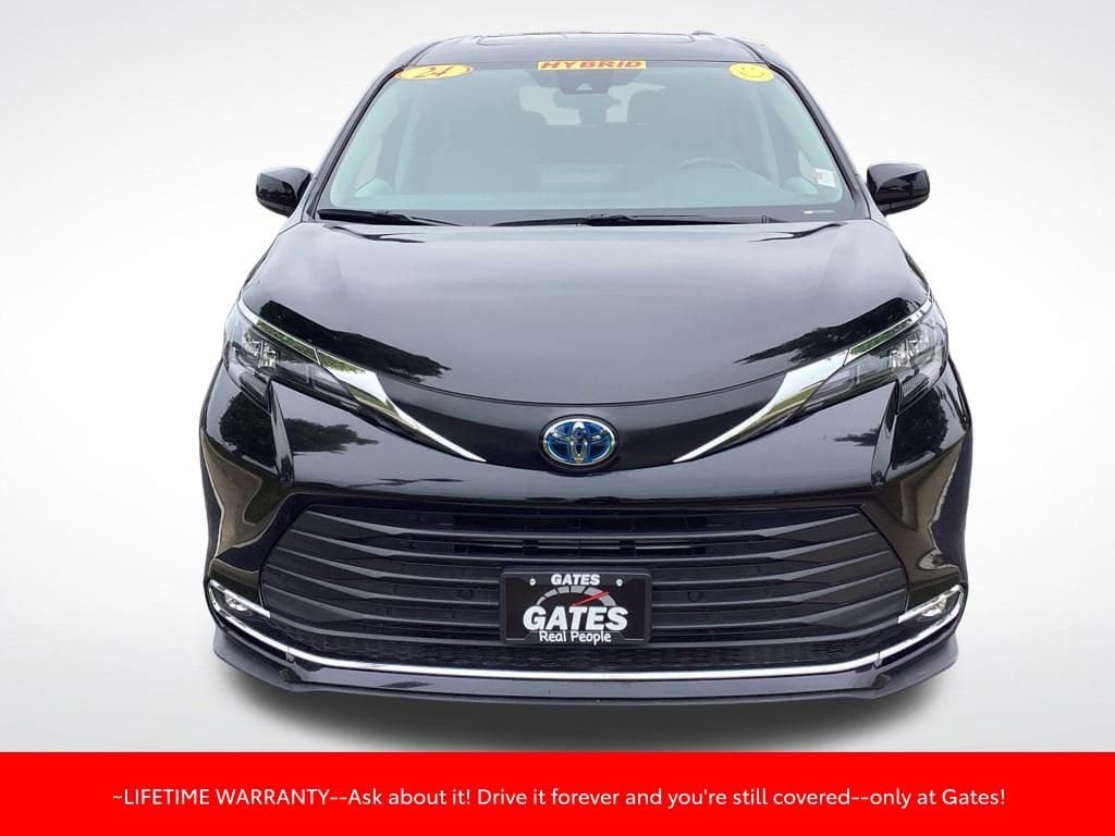 Used 2024 Toyota Sienna XLE with VIN 5TDYRKEC3RS189809 for sale in South Bend, IN