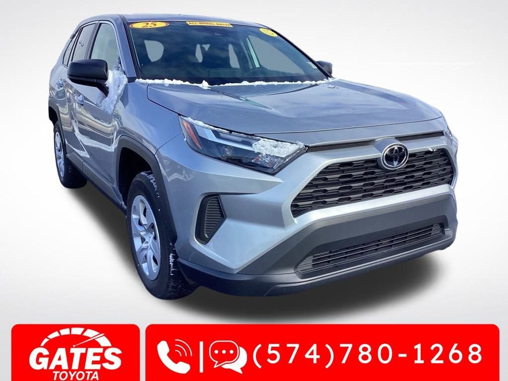 2025 Toyota RAV4 LE's photo