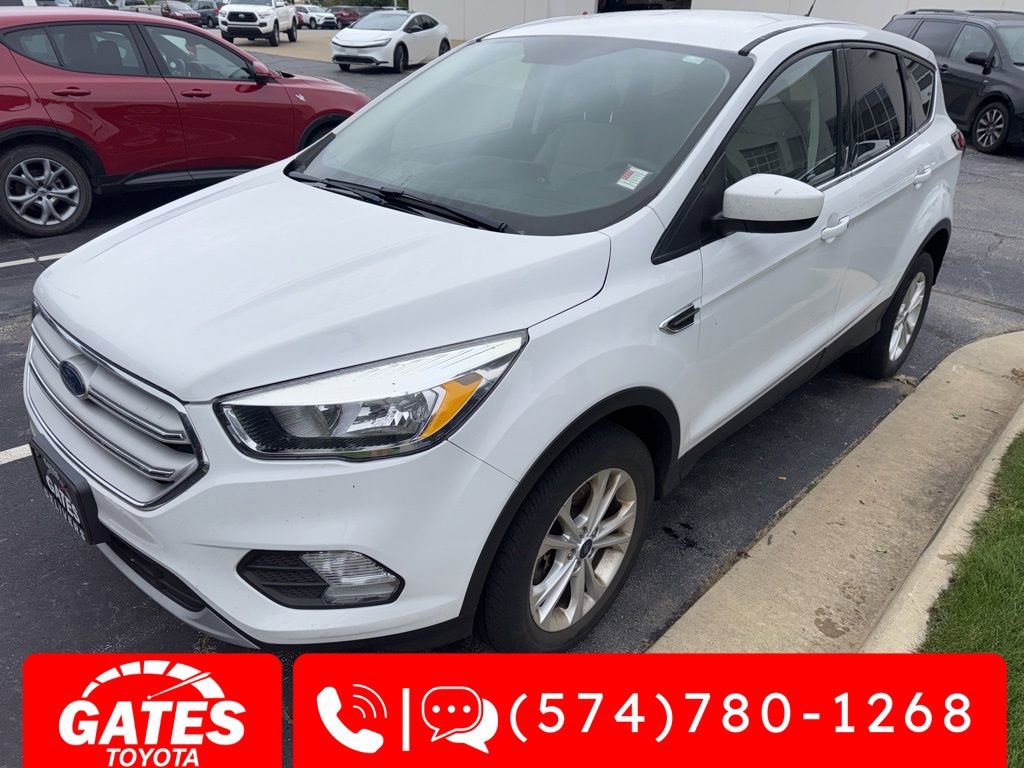 2019 Ford Escape SE Sport photo 2