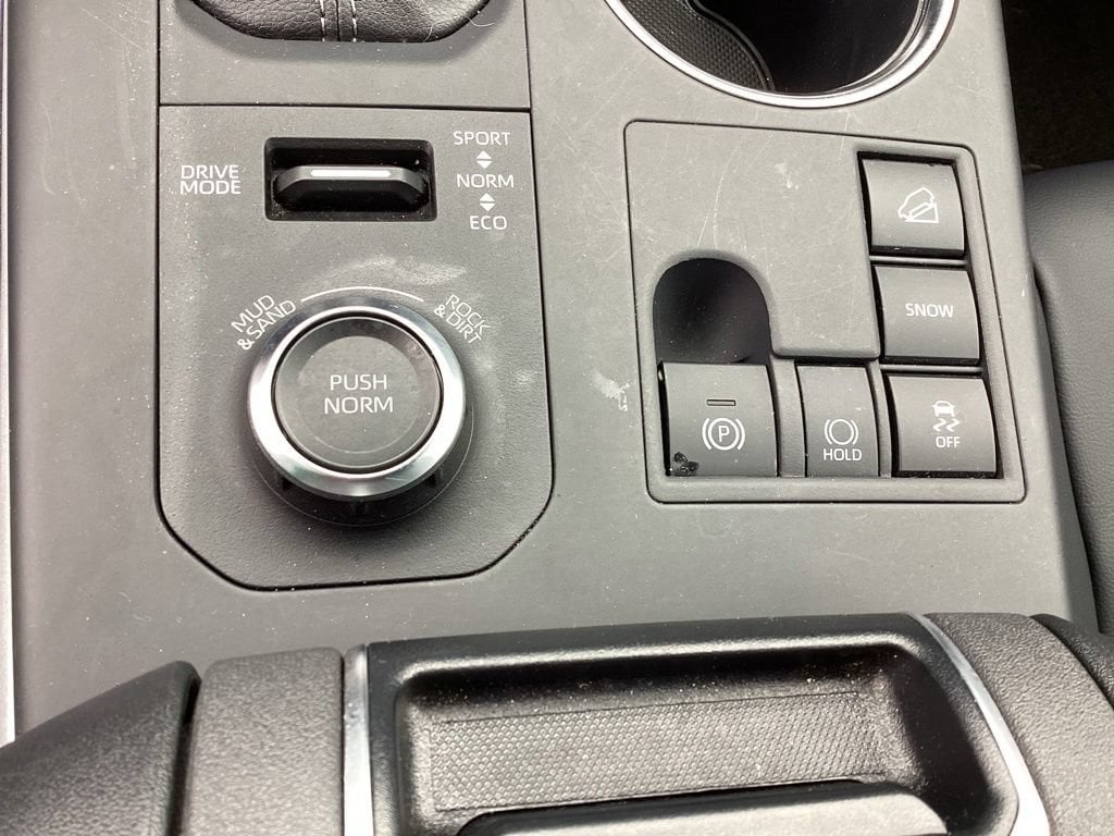 2025 Toyota Highlander XSE - Photo 30