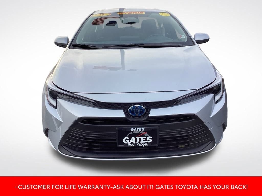 2025 Toyota Corolla Hybrid LE photo 2
