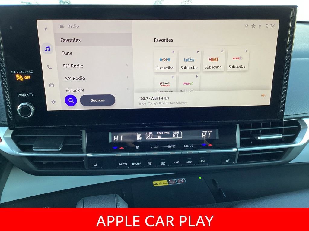 2025 Toyota Sienna XLE photo 3