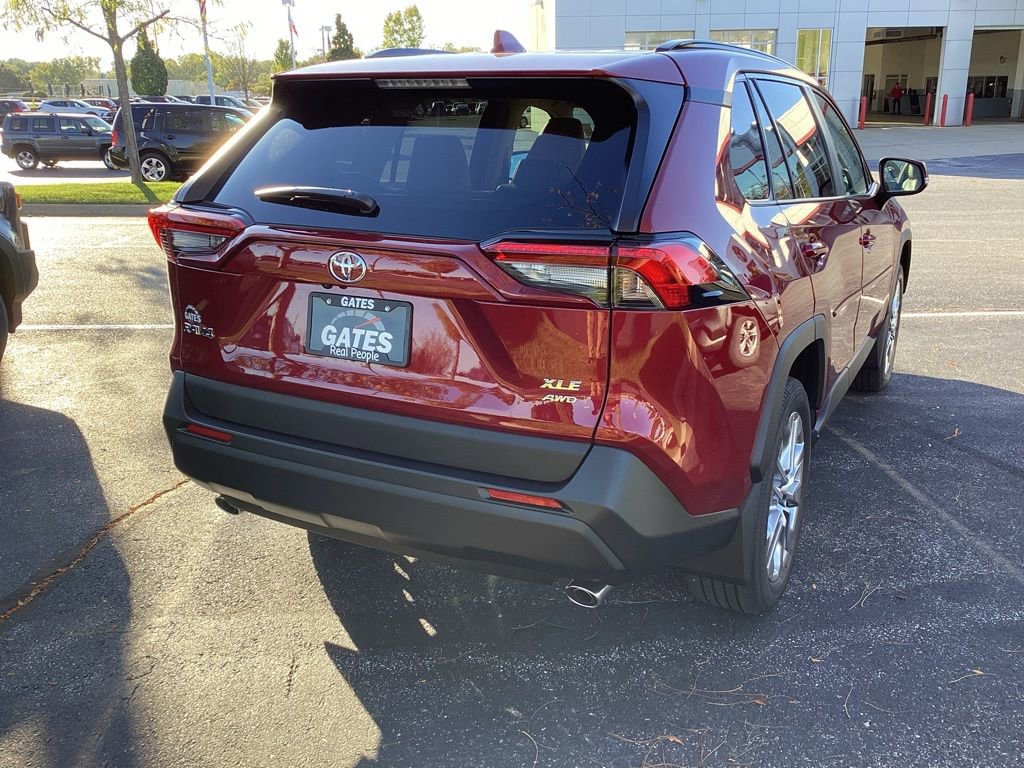 2025 Toyota RAV4 XLE Premium photo 3