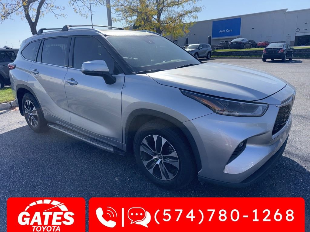 2021 Toyota Highlander XLE Sport photo 3