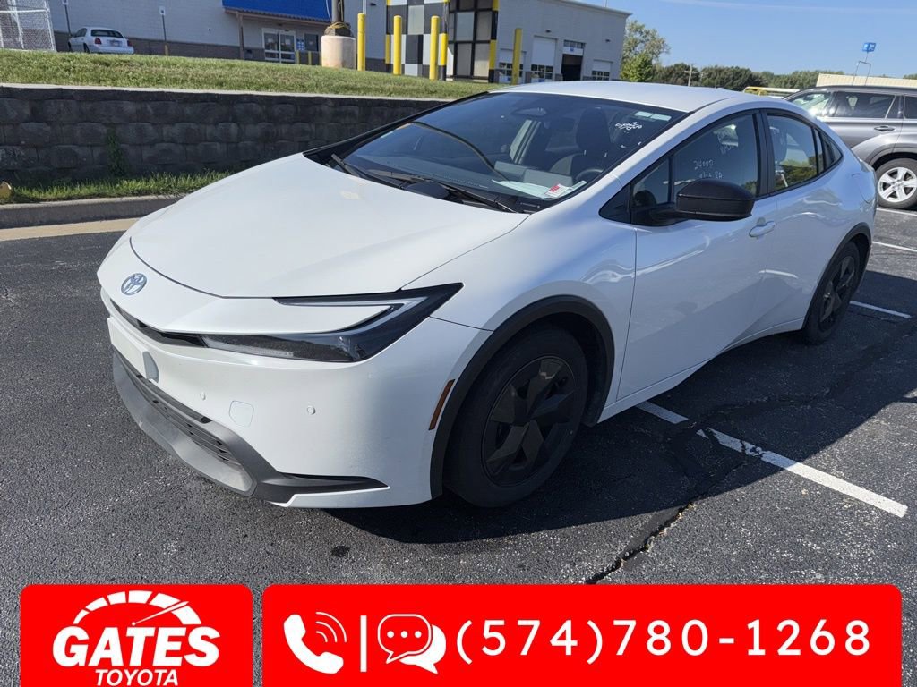 2024 Toyota Prius LE photo 2