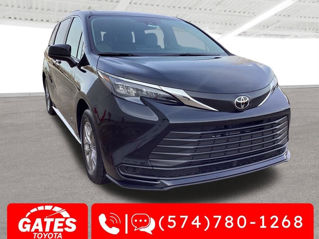 2026 Toyota Sienna LE's photo
