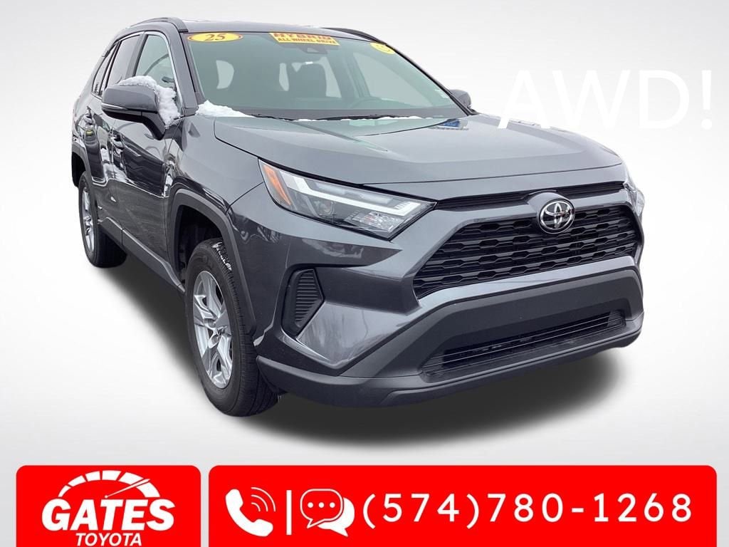 2025 Toyota RAV4 XLE's photo