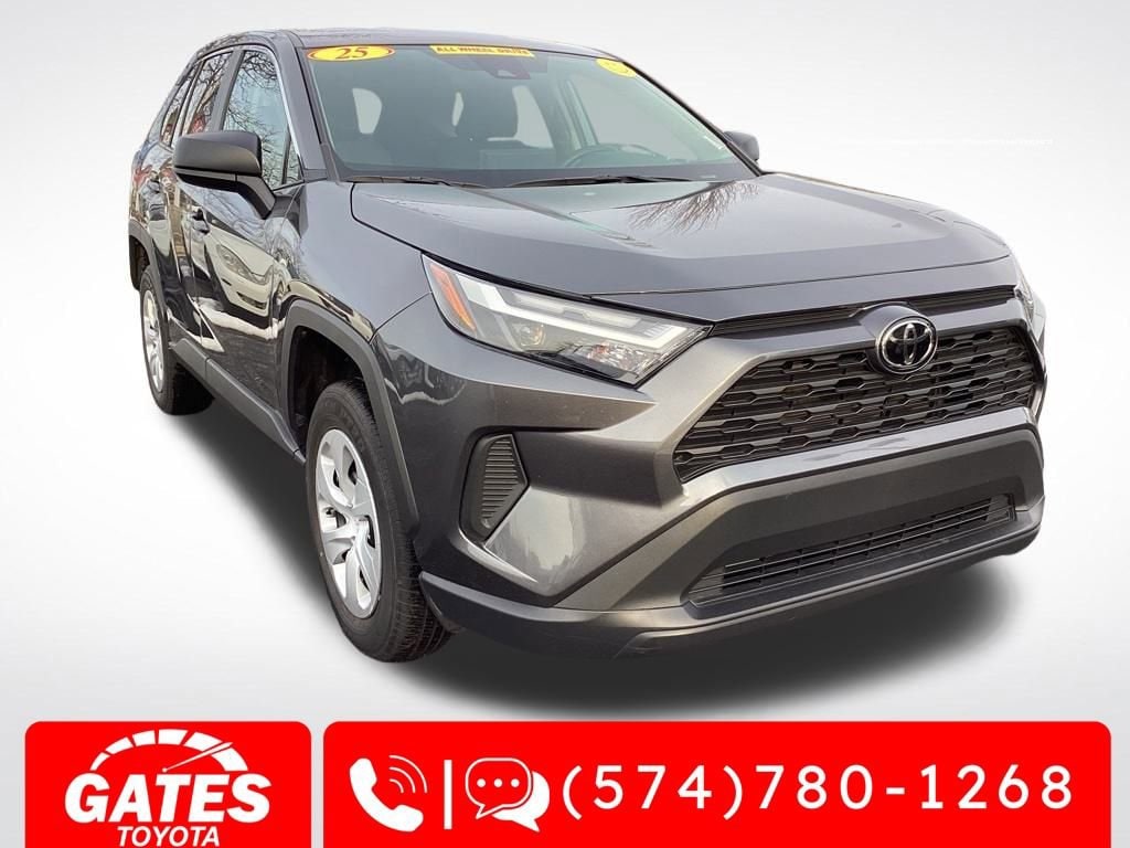 2025 Toyota RAV4 LE's photo
