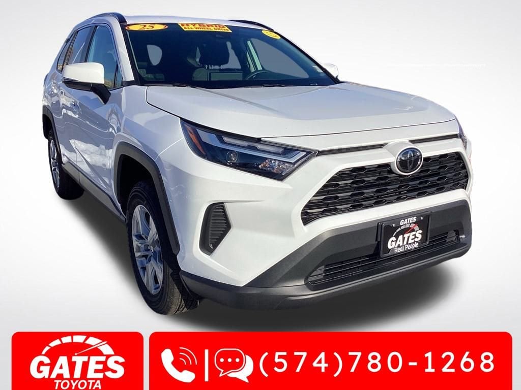 2025 Toyota RAV4 XLE's photo