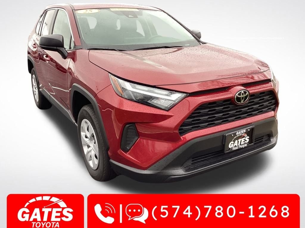 2025 Toyota RAV4 LE's photo
