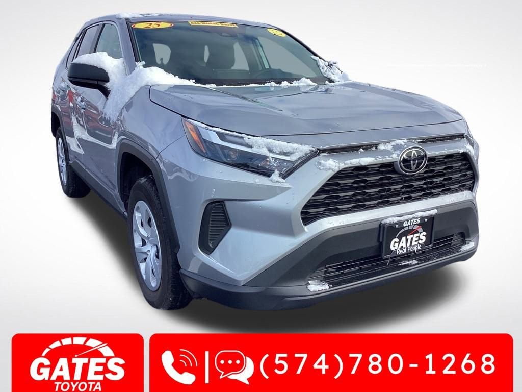 2025 Toyota RAV4 LE's photo