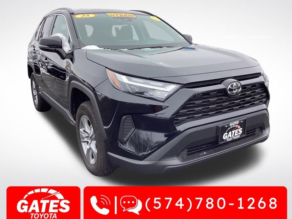 2025 Toyota RAV4 XLE's photo
