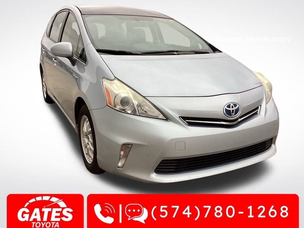 2014 Toyota Prius v Three's photo