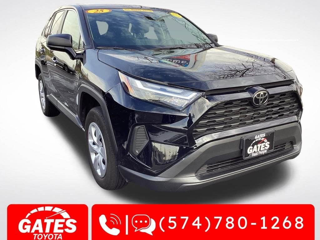 2025 Toyota RAV4 LE's photo