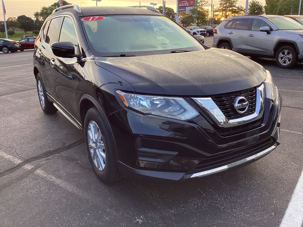 Used 2017 Nissan Rogue SV with VIN KNMAT2MV8HP506868 for sale in South Bend, IN