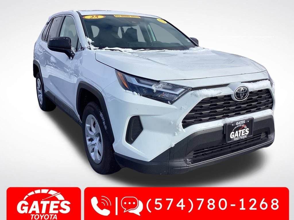 2025 Toyota RAV4 LE's photo
