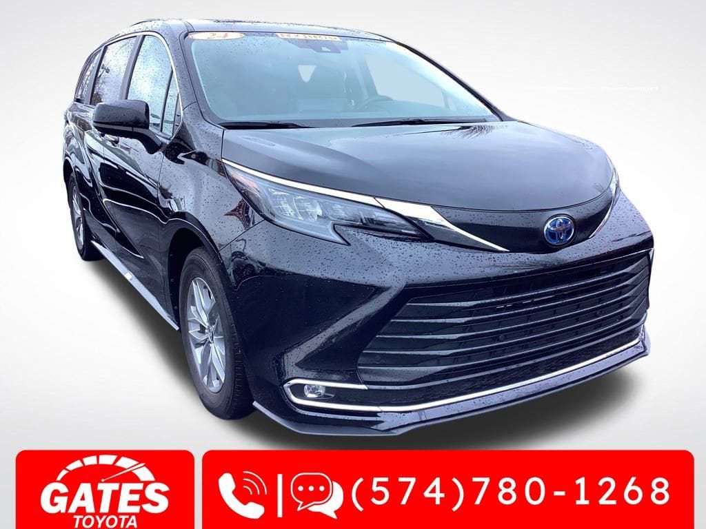 2024 Toyota Sienna XLE's photo