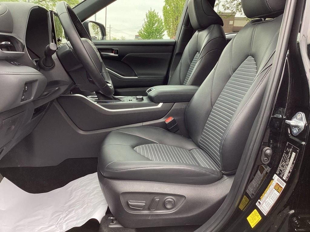 2025 Toyota Highlander XSE - Photo 14