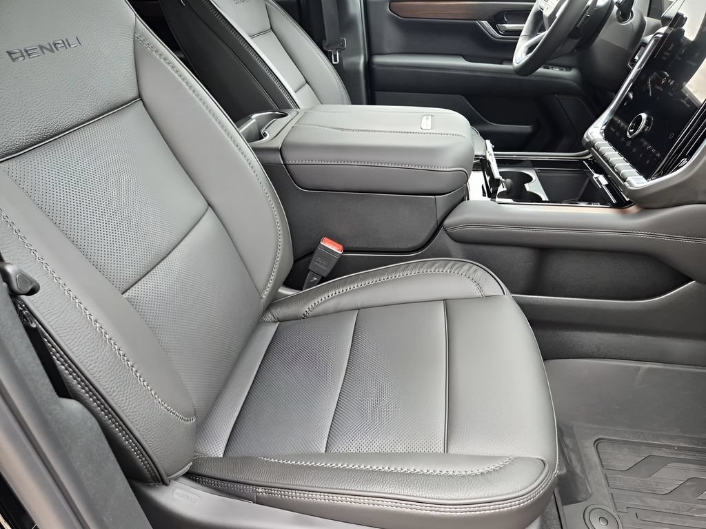 2026 GMC Yukon Denali - Photo 11