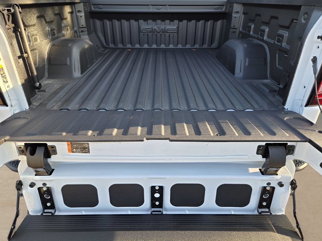 2026 GMC Sierra 1500 SLT - Photo 22