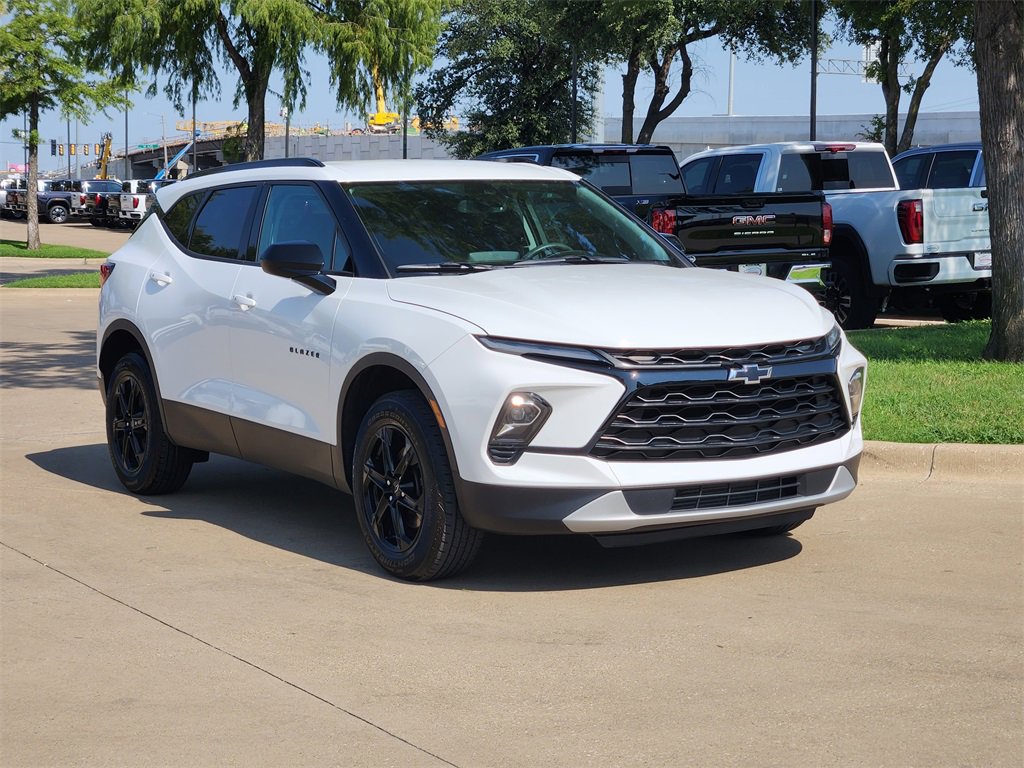 2023 Chevrolet Blazer 2LT photo 2